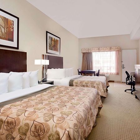 Ramada By Wyndham Lac La Biche Екстер'єр фото