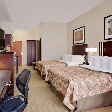 Ramada By Wyndham Lac La Biche Екстер'єр фото