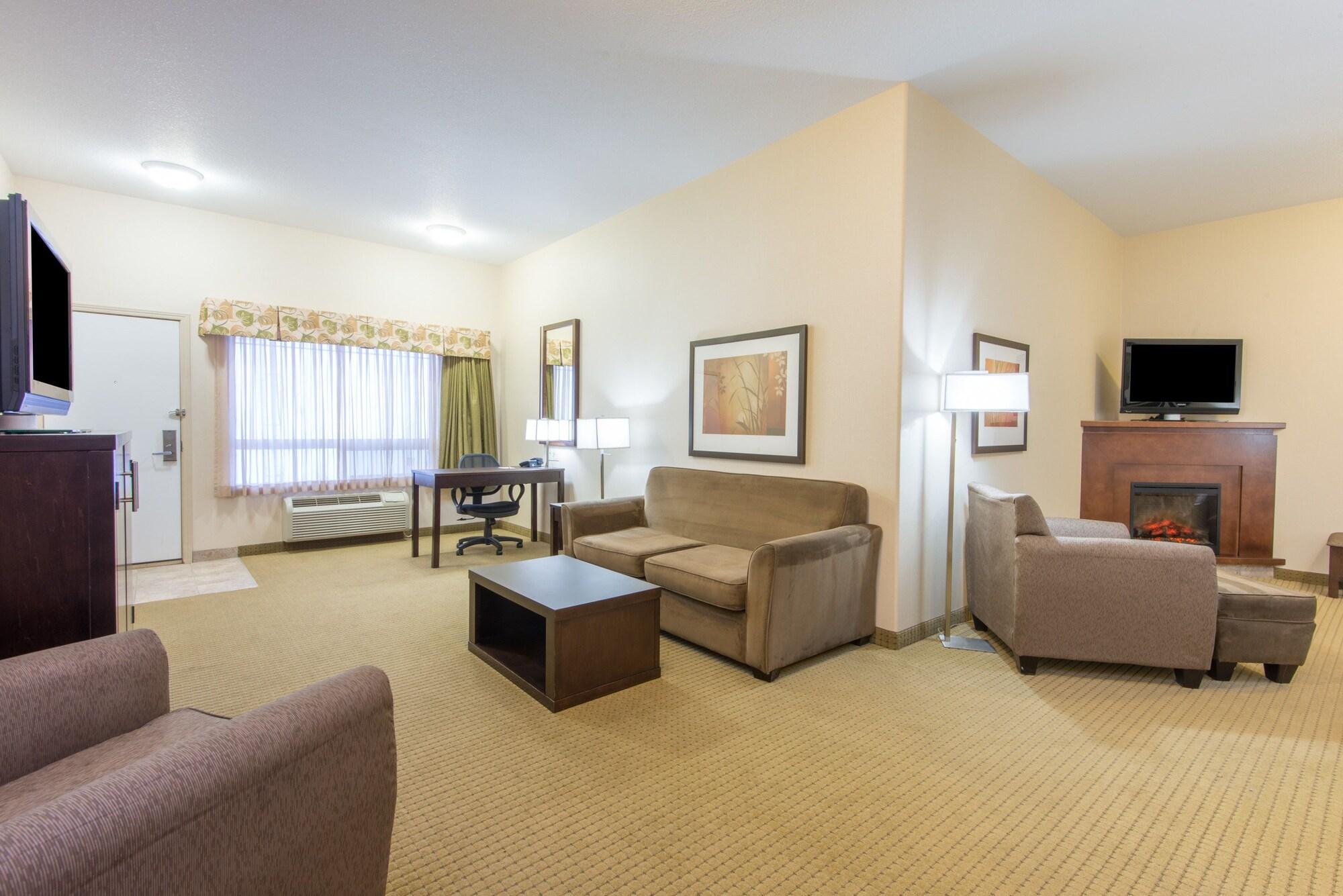 Ramada By Wyndham Lac La Biche Екстер'єр фото