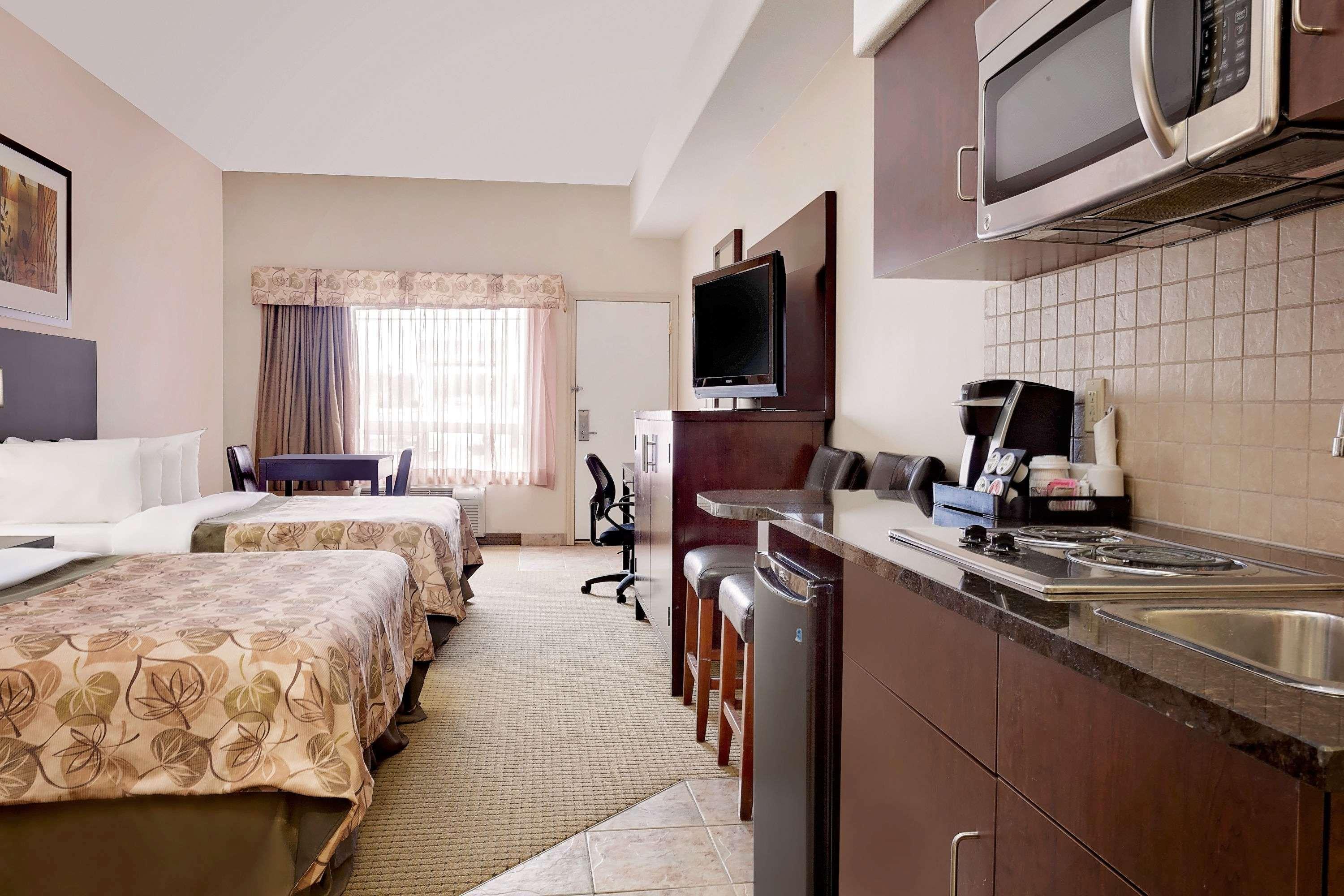 Ramada By Wyndham Lac La Biche Екстер'єр фото