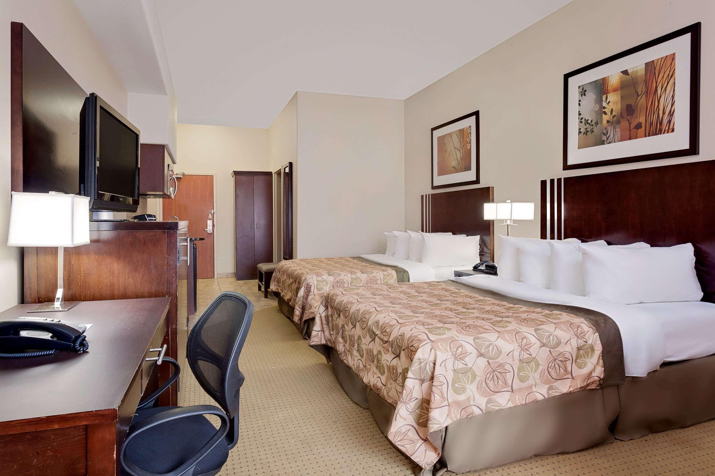 Ramada By Wyndham Lac La Biche Екстер'єр фото