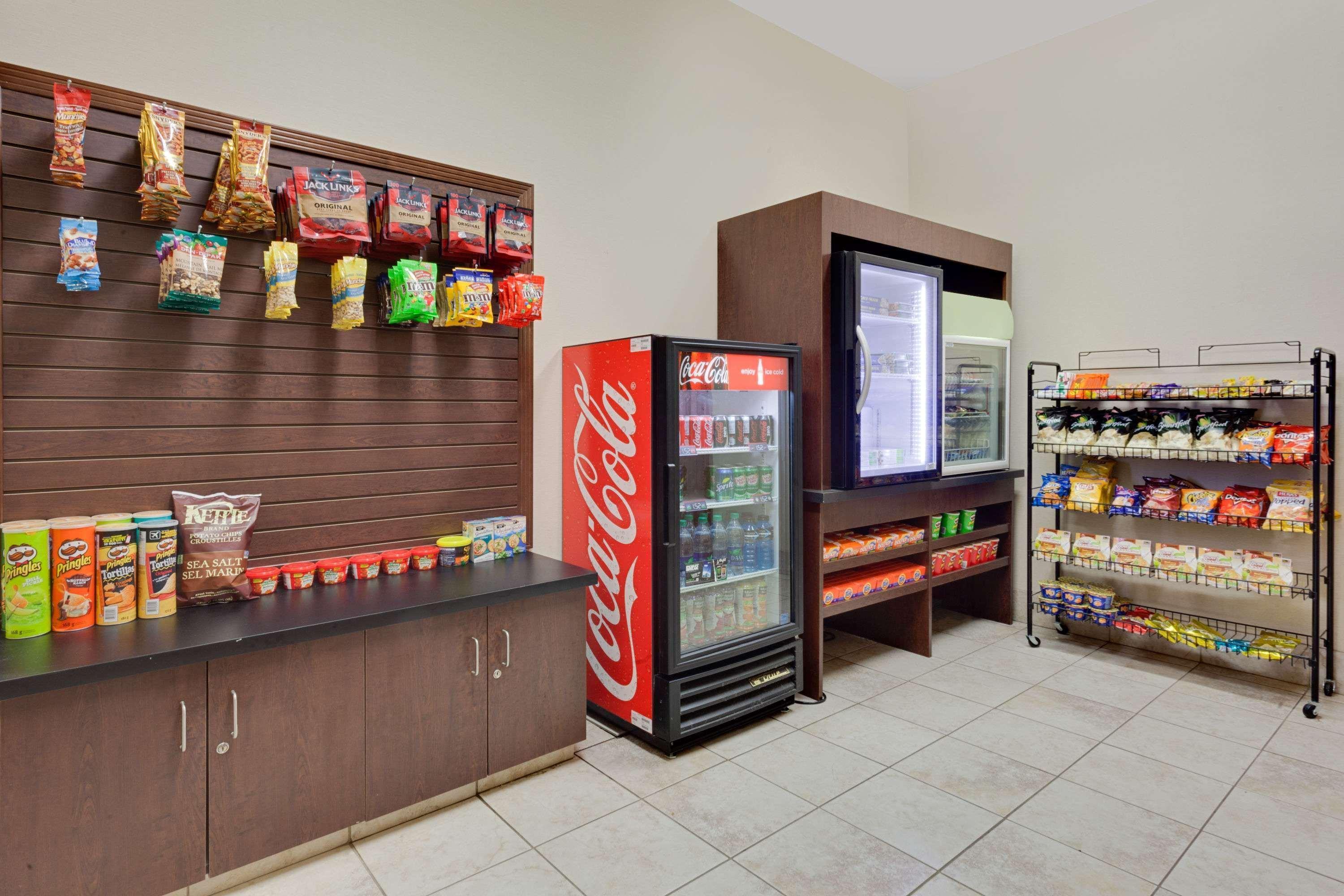 Ramada By Wyndham Lac La Biche Екстер'єр фото