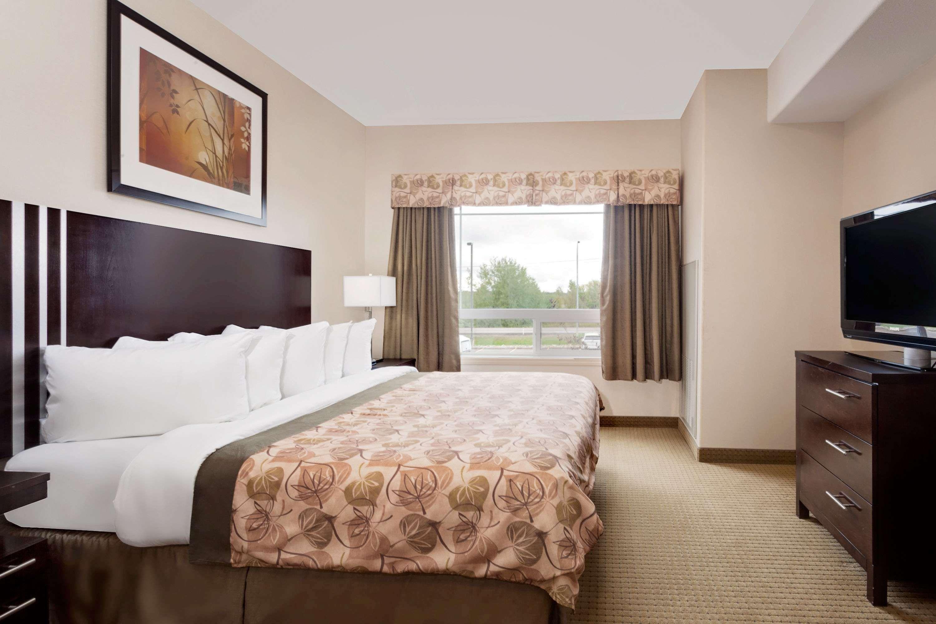 Ramada By Wyndham Lac La Biche Екстер'єр фото