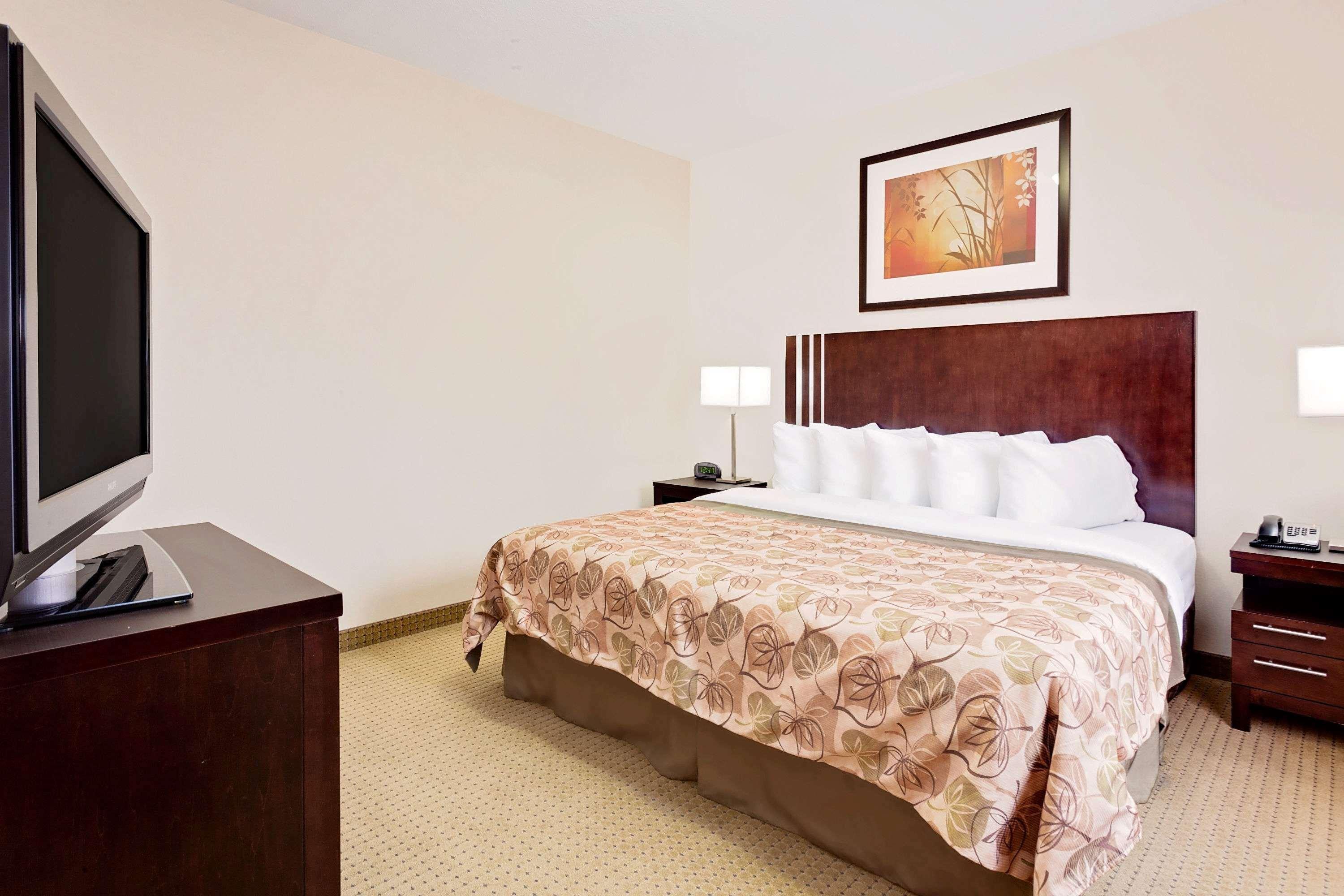 Ramada By Wyndham Lac La Biche Екстер'єр фото