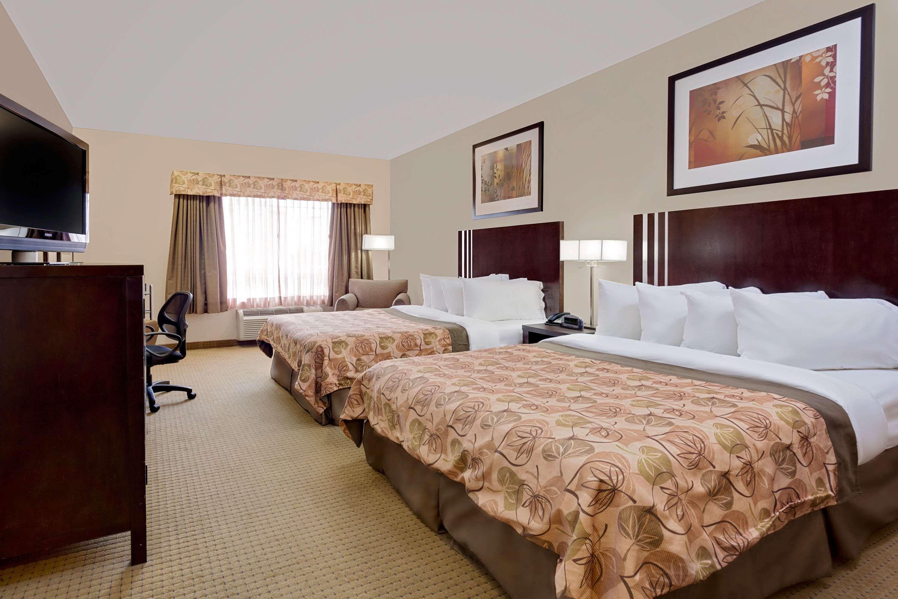 Ramada By Wyndham Lac La Biche Екстер'єр фото