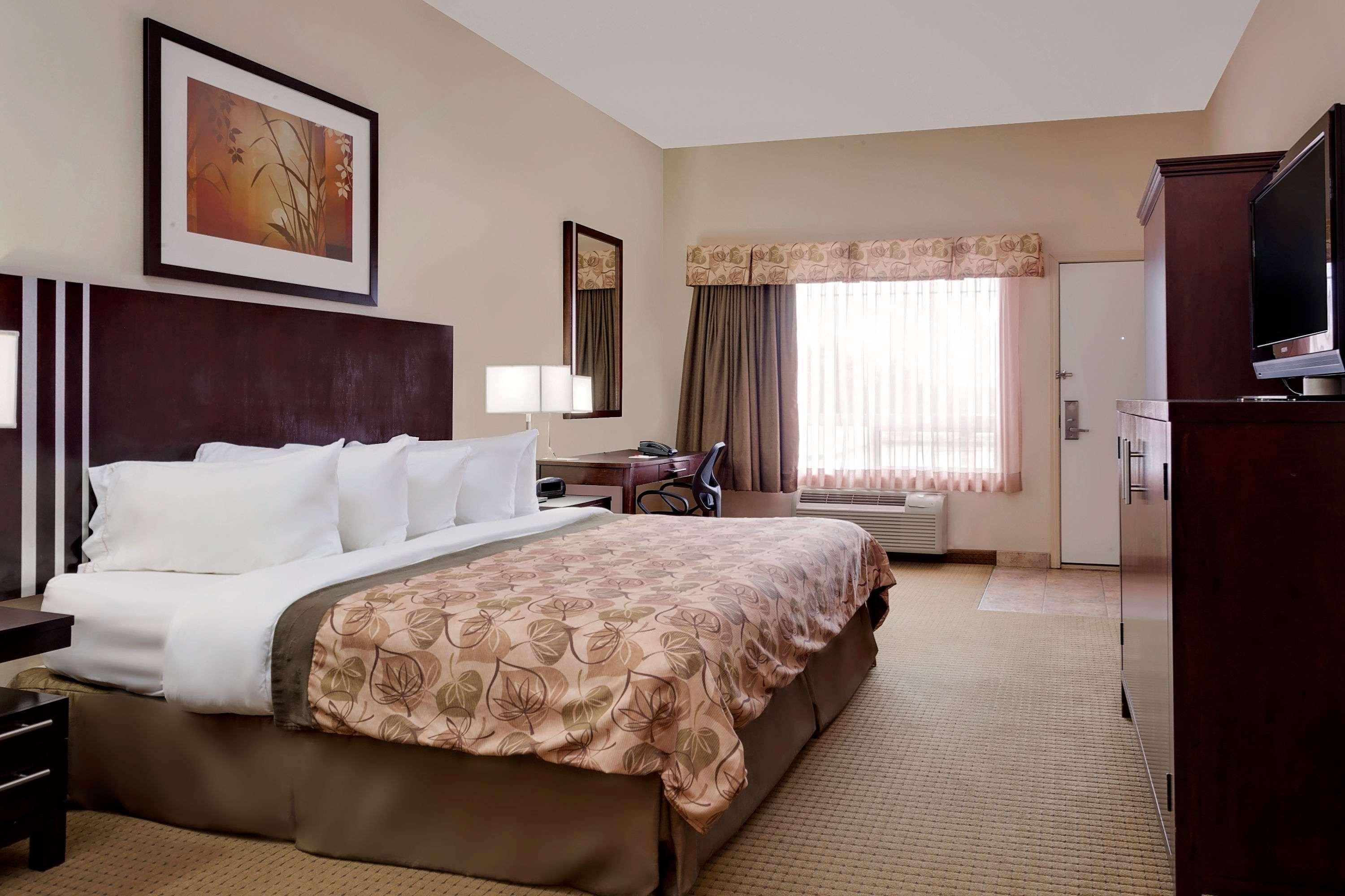 Ramada By Wyndham Lac La Biche Екстер'єр фото
