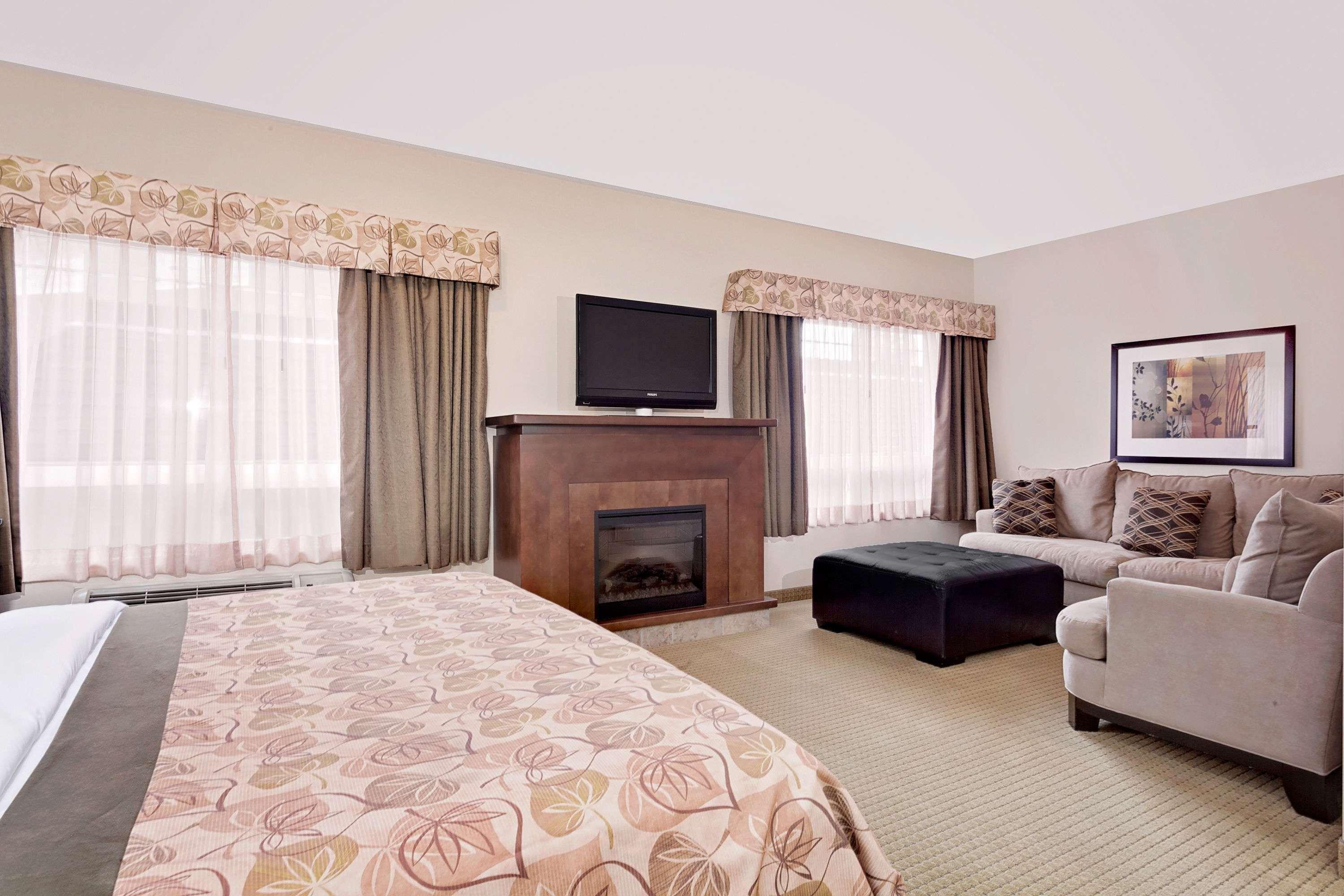 Ramada By Wyndham Lac La Biche Екстер'єр фото