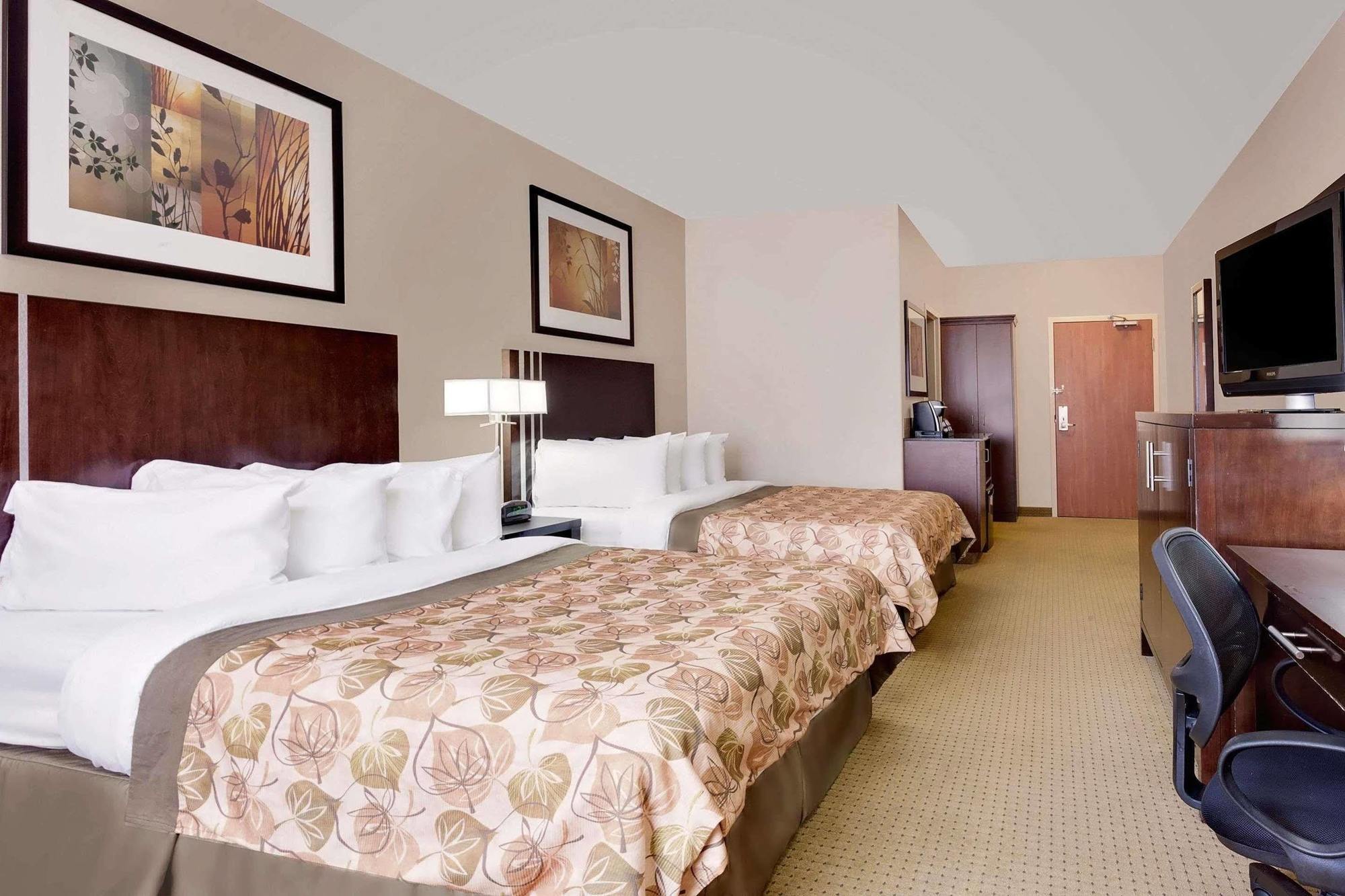 Ramada By Wyndham Lac La Biche Екстер'єр фото