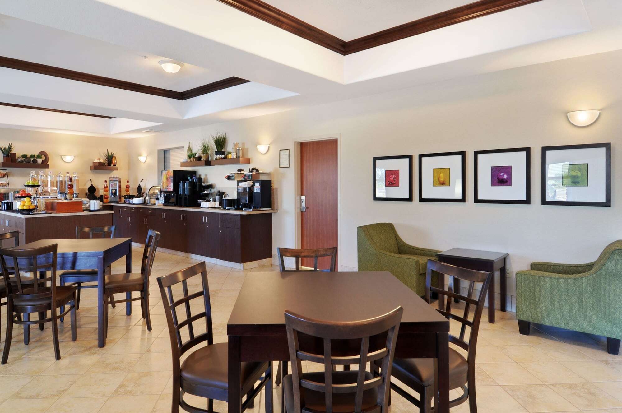 Ramada By Wyndham Lac La Biche Екстер'єр фото