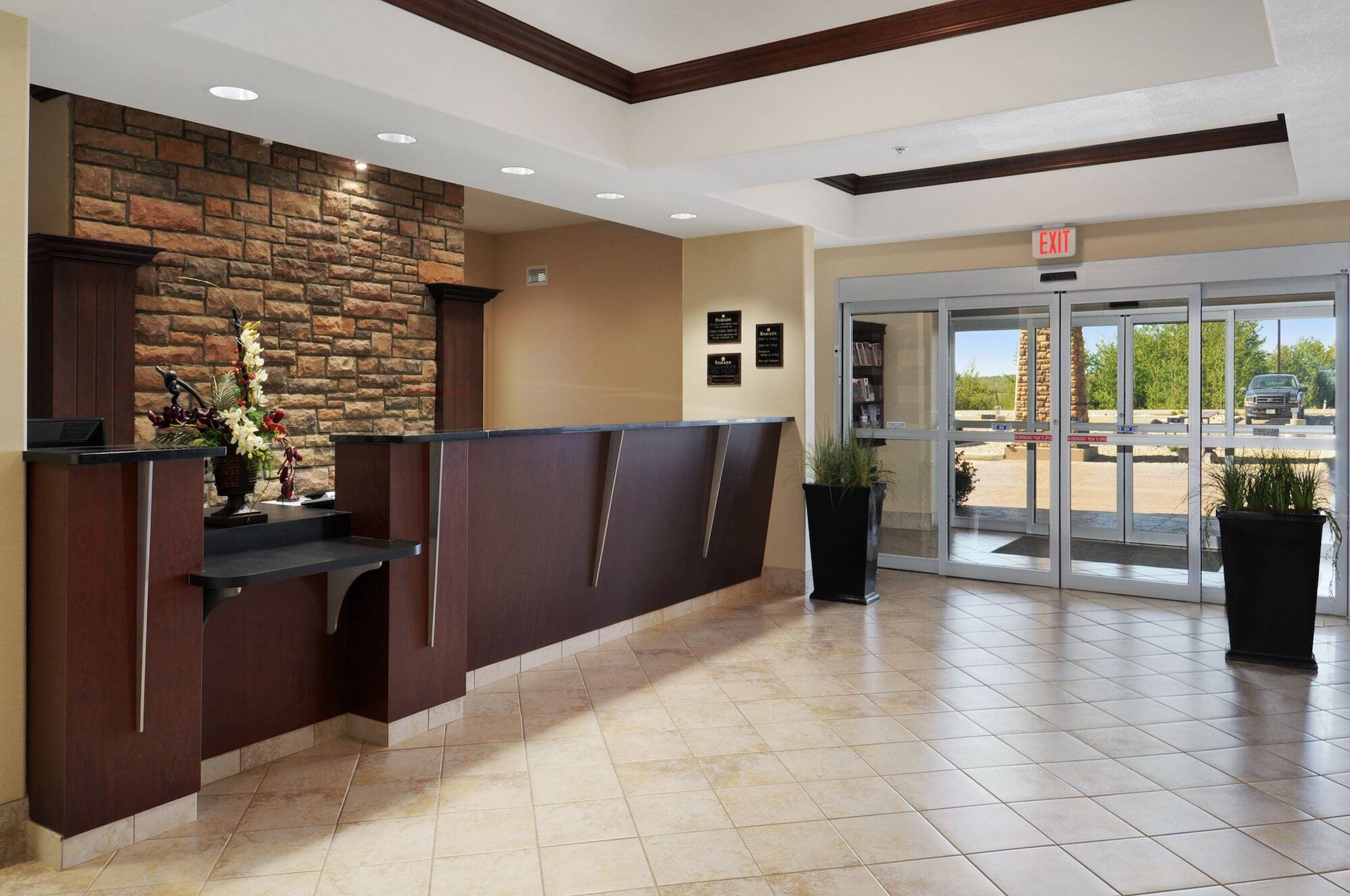 Ramada By Wyndham Lac La Biche Екстер'єр фото